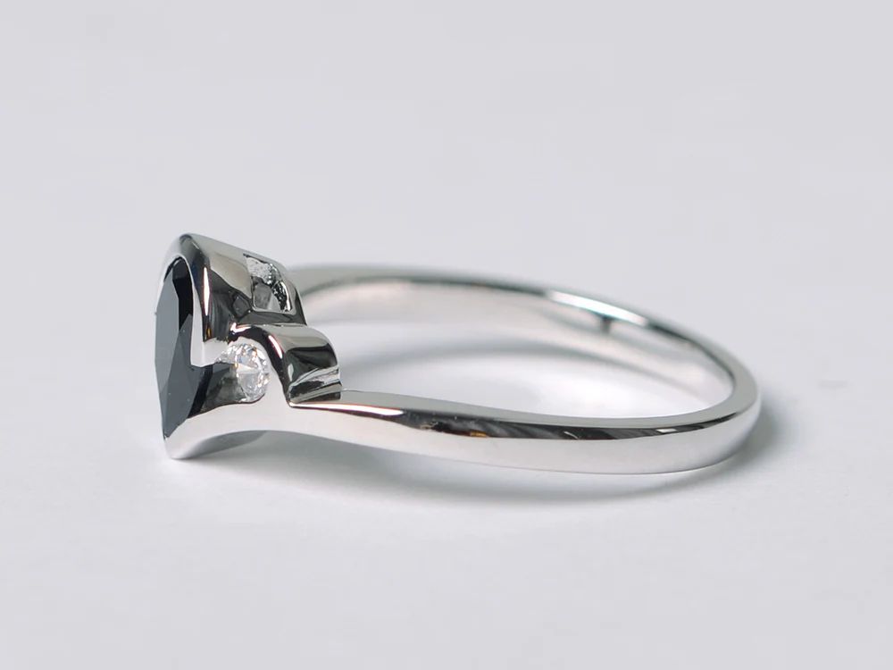 Black Spinel Three Stone Bezel Ring - Image 2