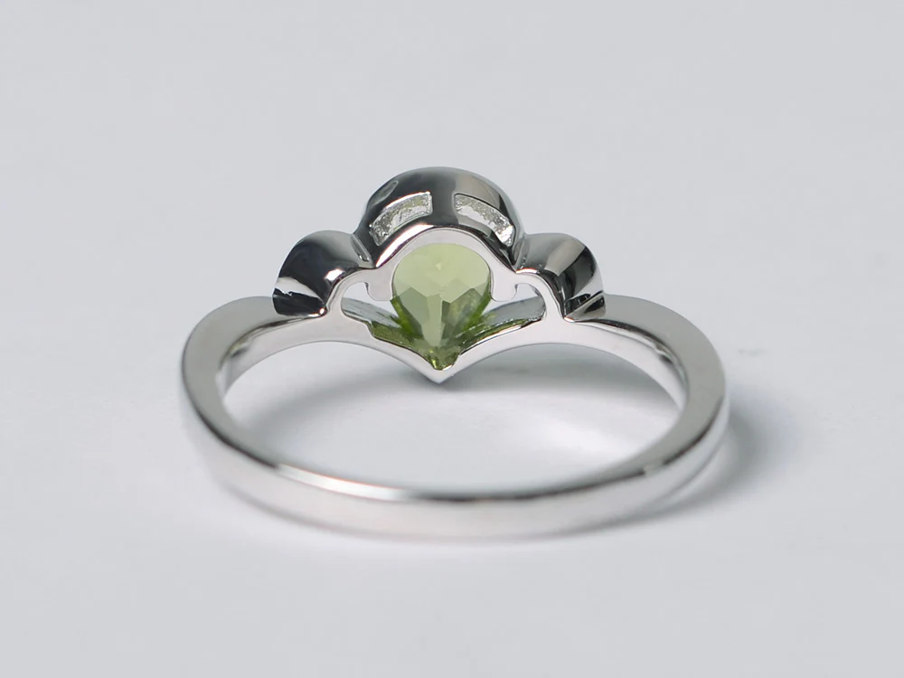 Peridot Three Stone Bezel Ring - Image 3