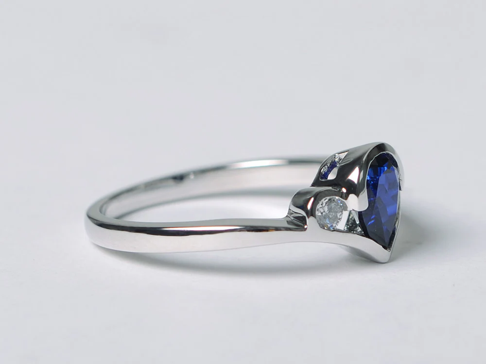 Sapphire Scalloped Bezel Ring - Image 2