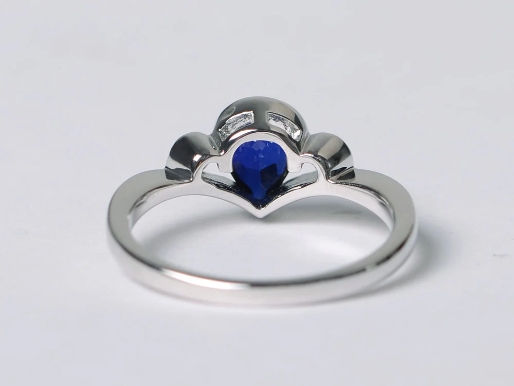 Sapphire Scalloped Bezel Ring - Image 3