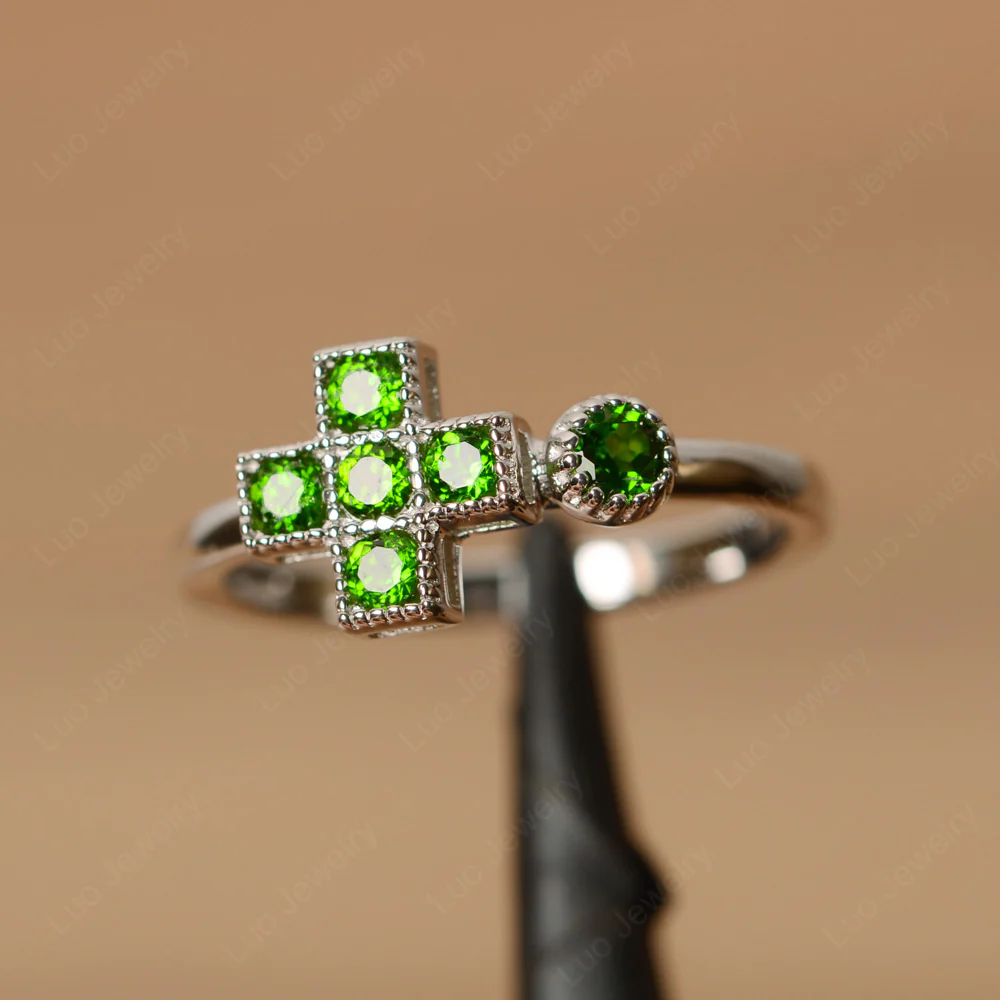 Diopside 6 Stones Cross Mothers Ring - Image 2