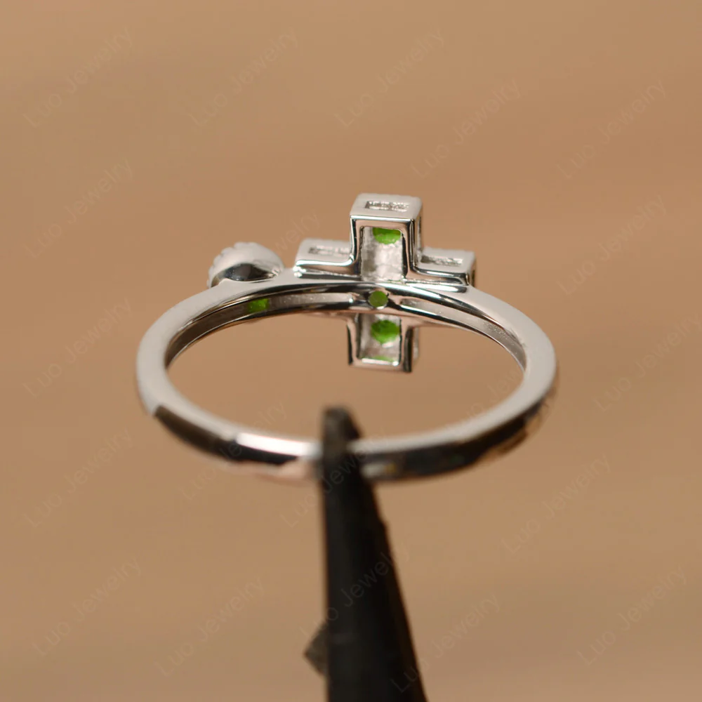 Diopside 6 Stones Cross Mothers Ring - Image 3