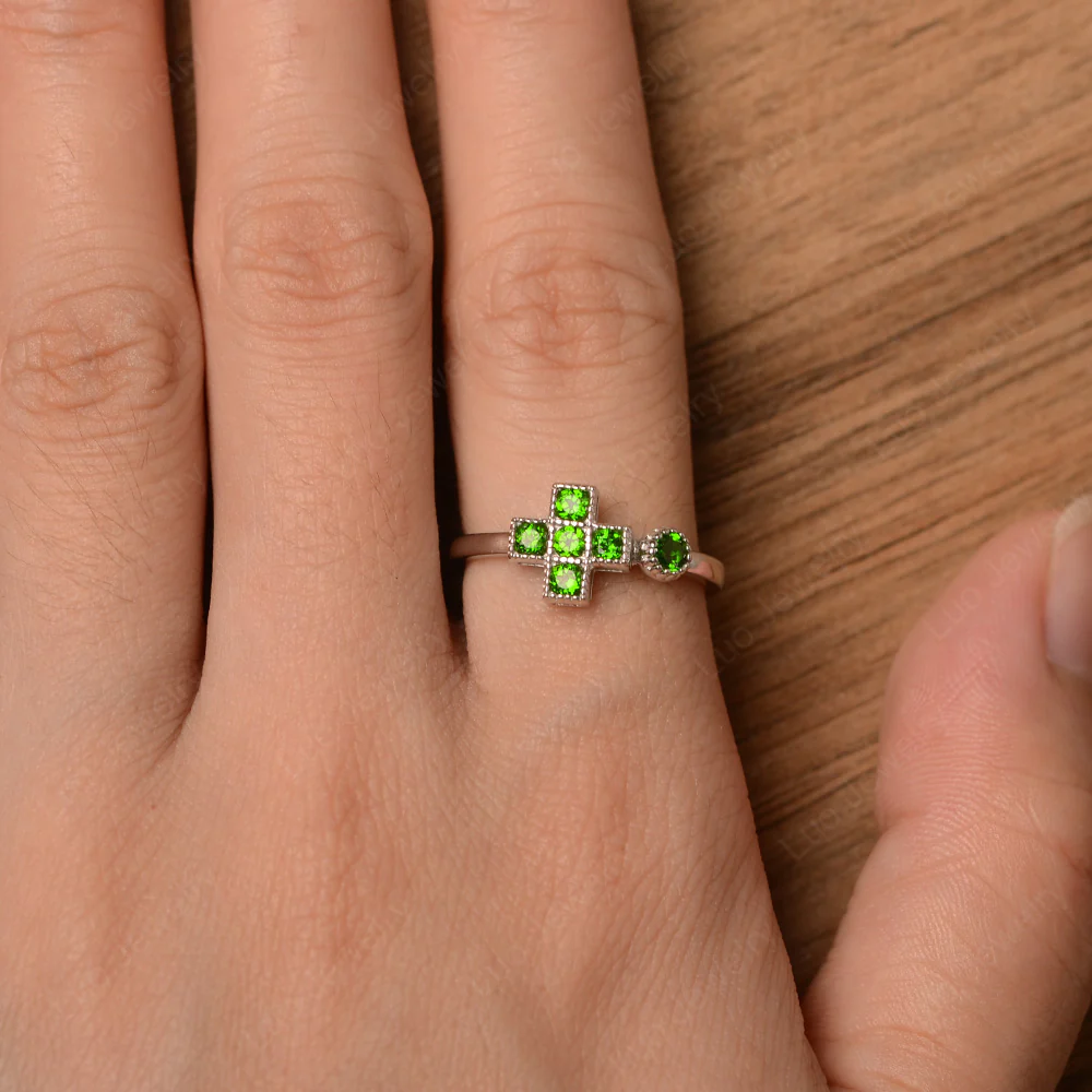 Diopside 6 Stones Cross Mothers Ring - Image 4