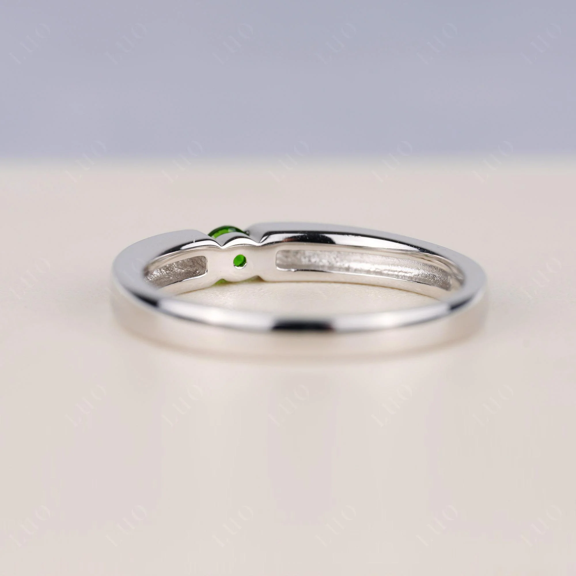 Diopside Solitaire Band Ring - Image 4