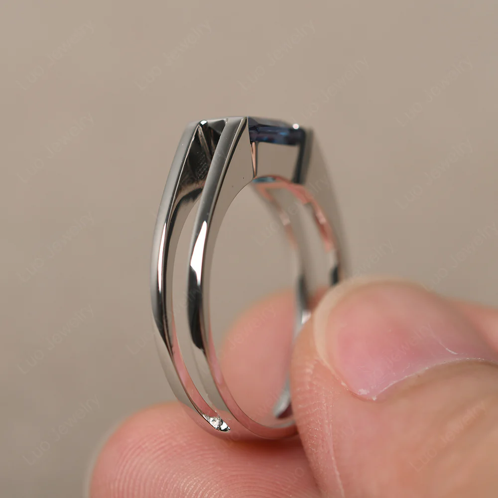 East West Alexandrite Solitaire Ring - Image 3