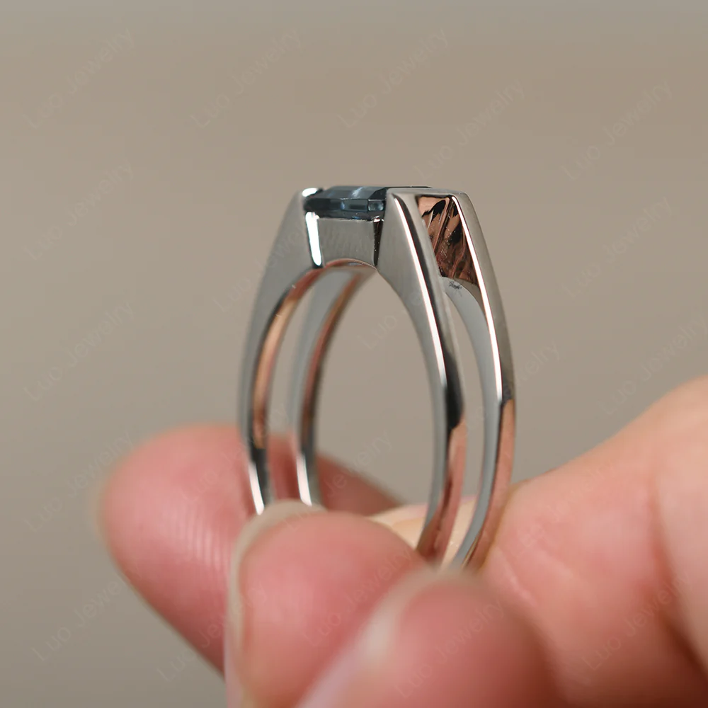East West London Blue Topaz Solitaire Ring - Image 4