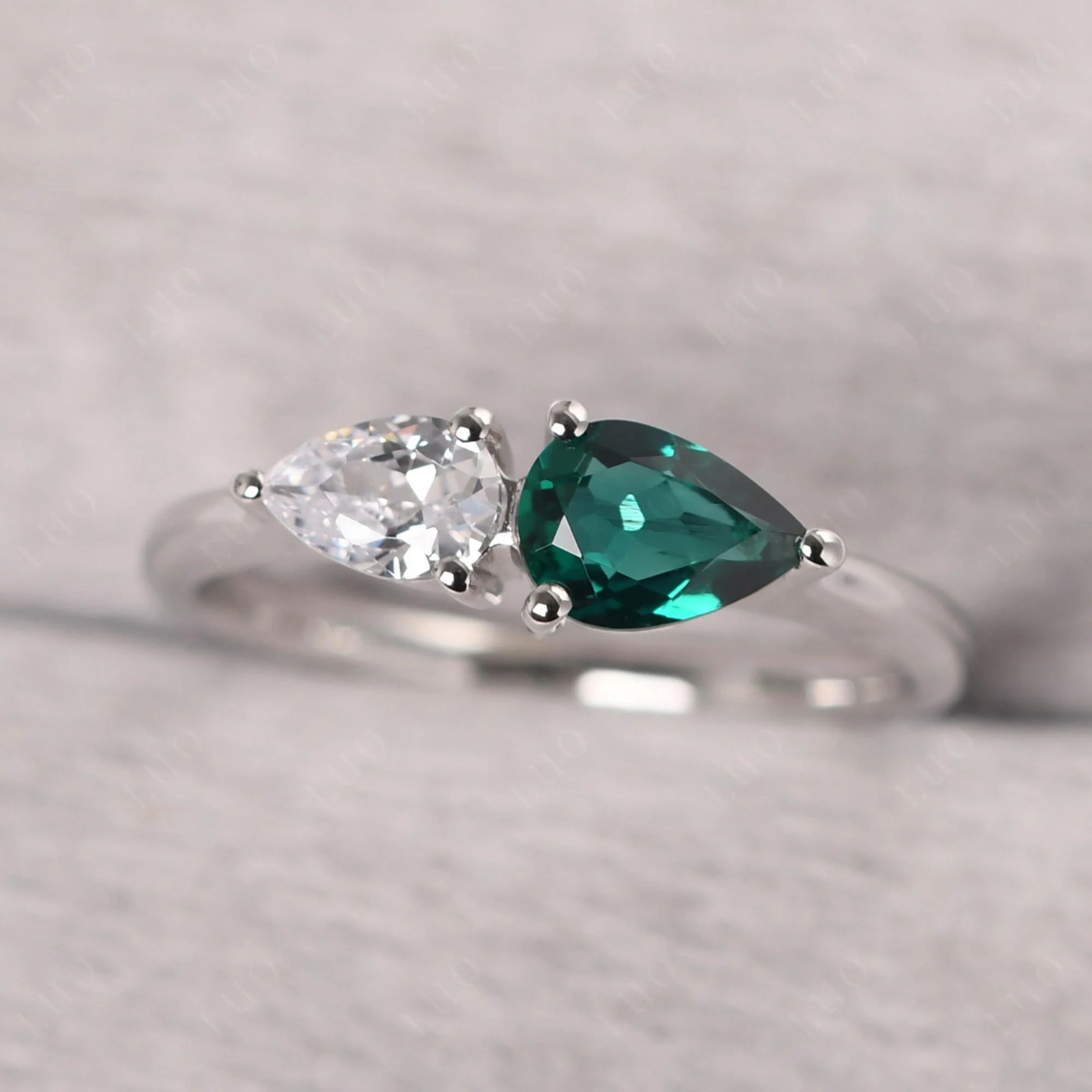 Cubic Zirconia and Emerald 2 Stone Ring - Image 10