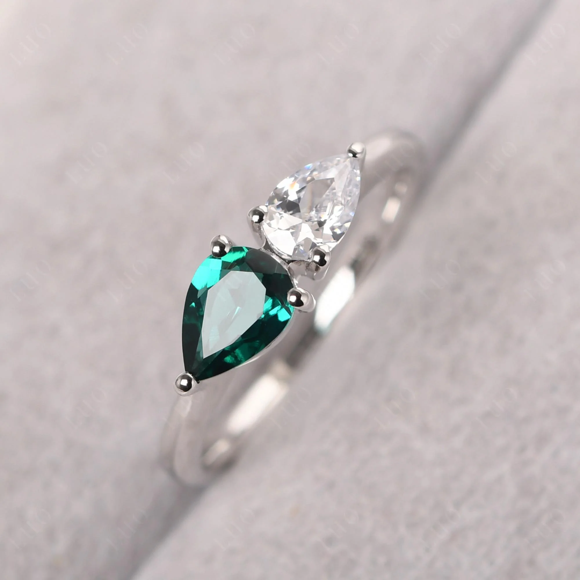 Cubic Zirconia and Emerald 2 Stone Ring - Image 11
