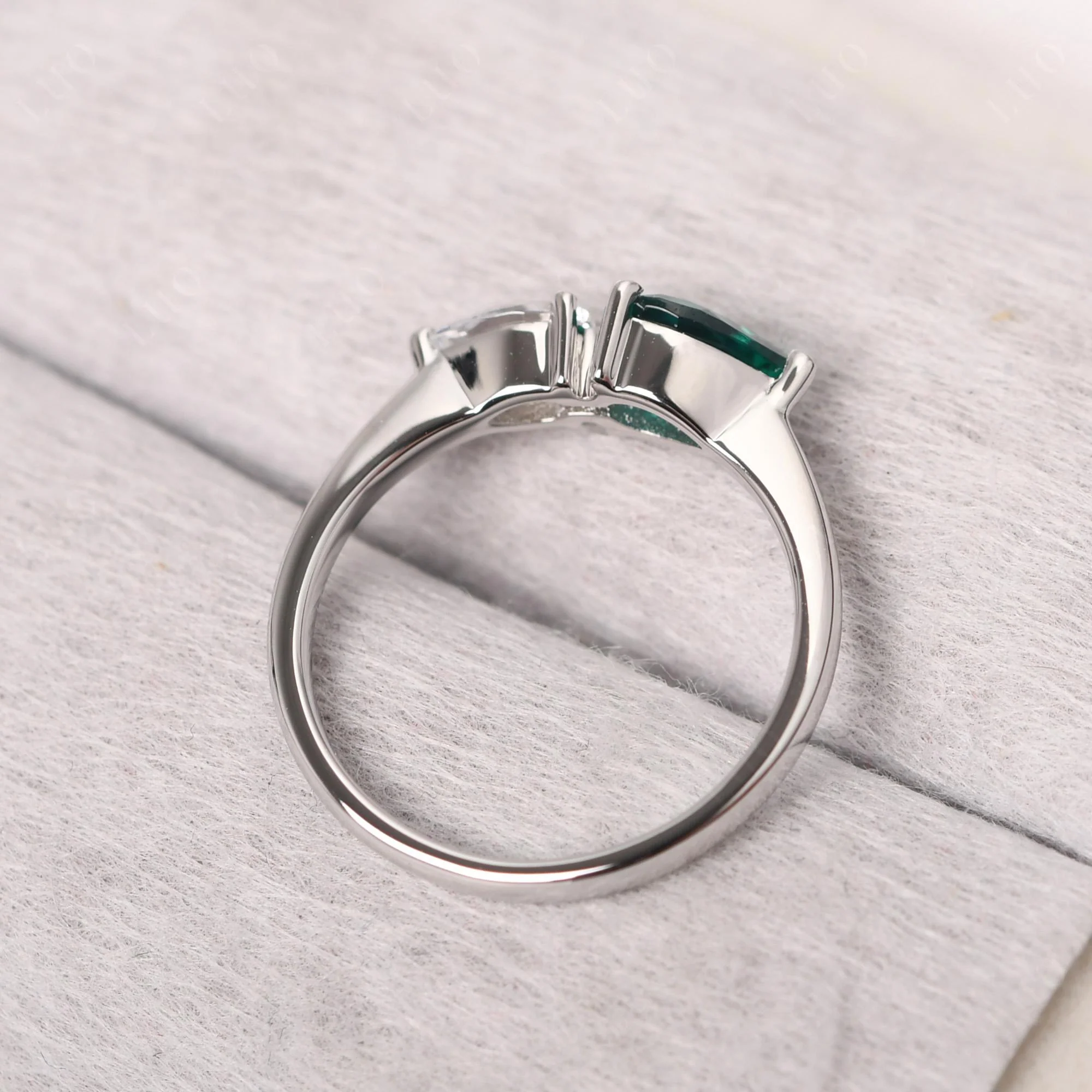 Cubic Zirconia and Emerald 2 Stone Ring - Image 12