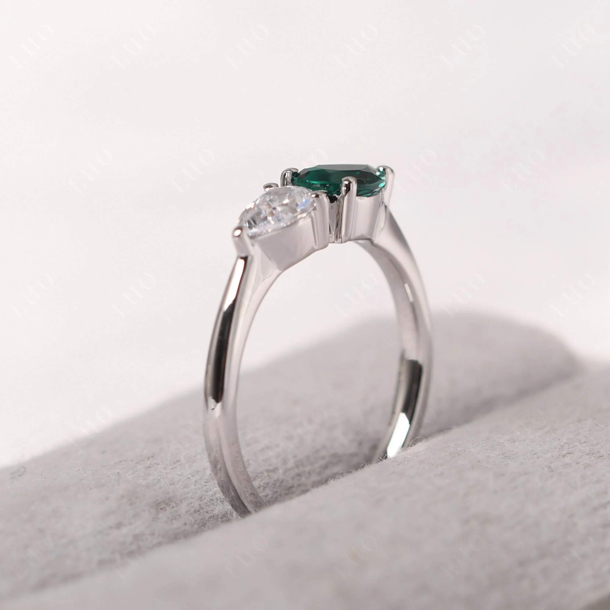 Cubic Zirconia and Emerald 2 Stone Ring - Image 13