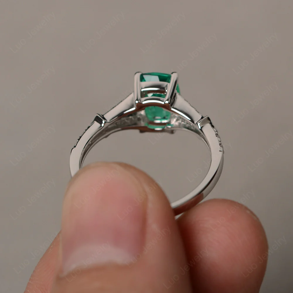 Emerald Rectangular Cushion Cut Ring - Image 3