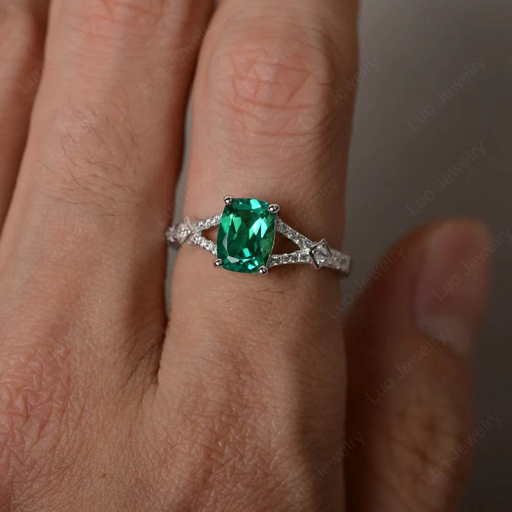 Emerald Rectangular Cushion Cut Ring - Image 4