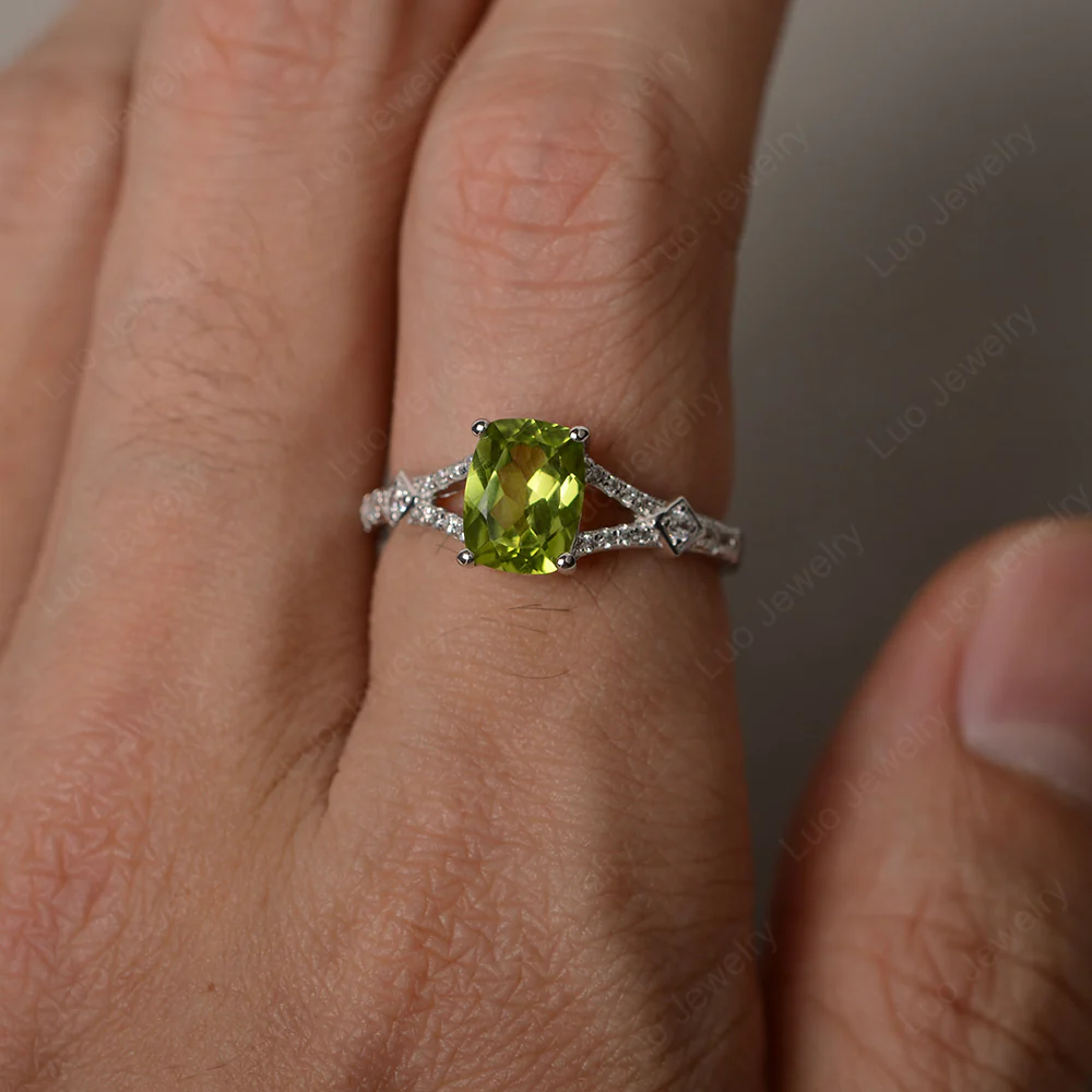 Peridot Rectangular Cushion Cut Ring - Image 4