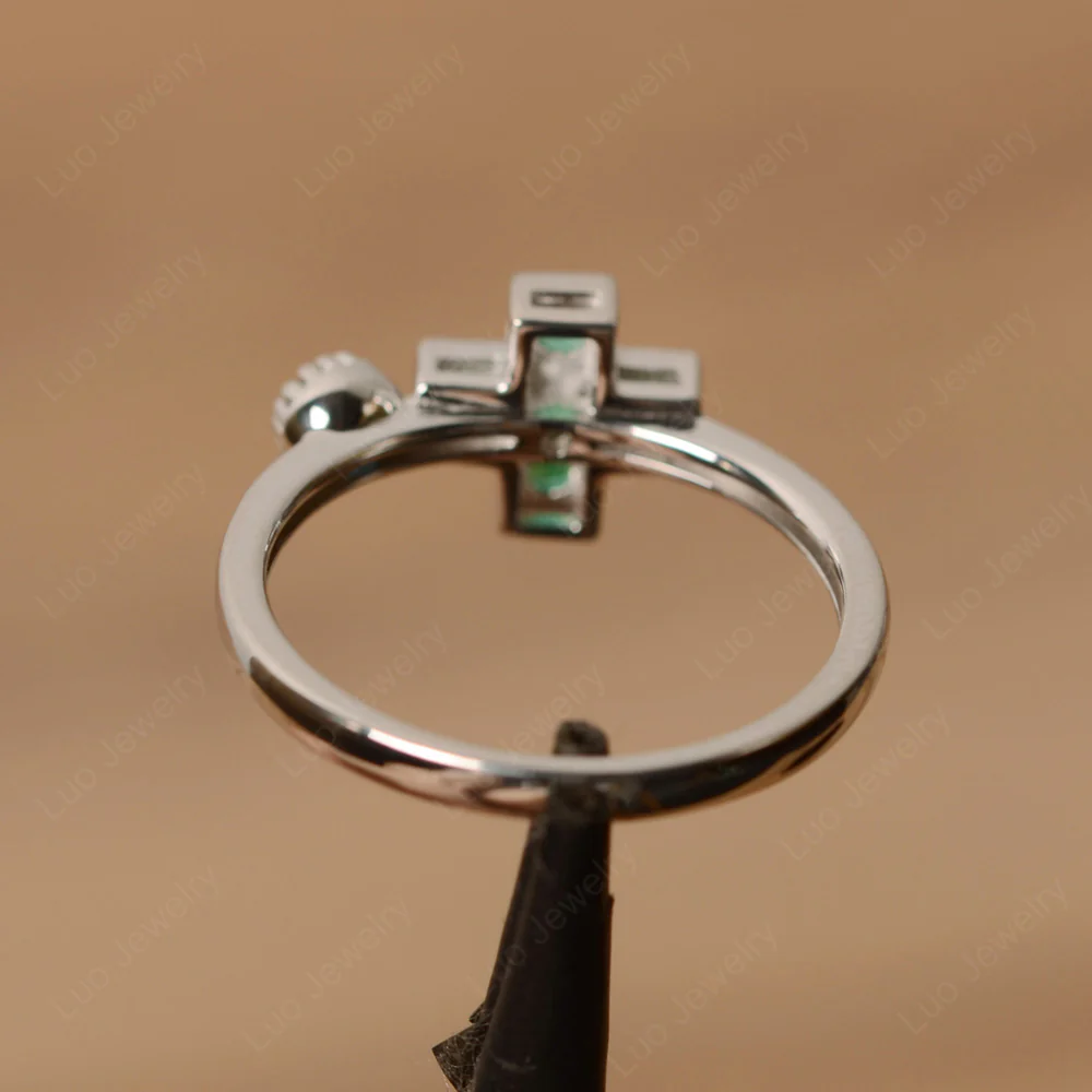 Emerald and London Blue Topaz 6 Stones Cross Mothers Ring - Image 2