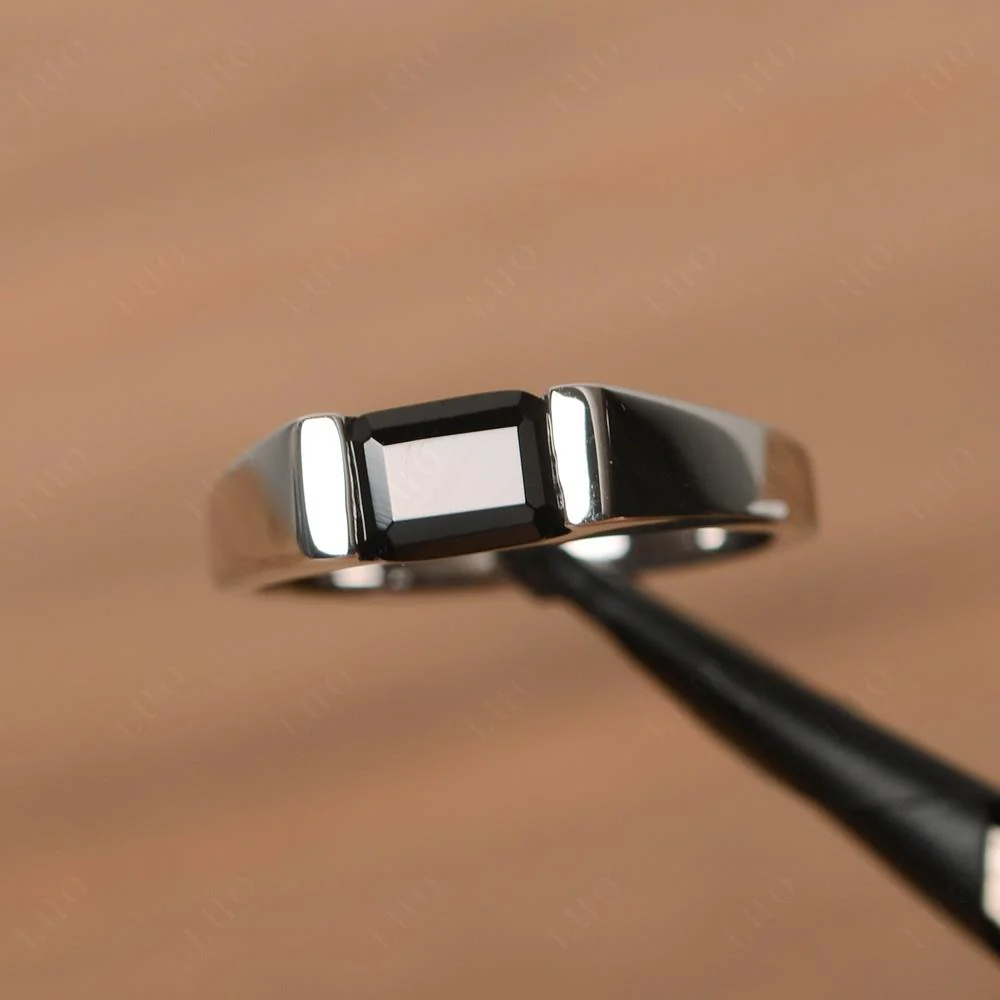 East West Black Spinel Ring - Image 10