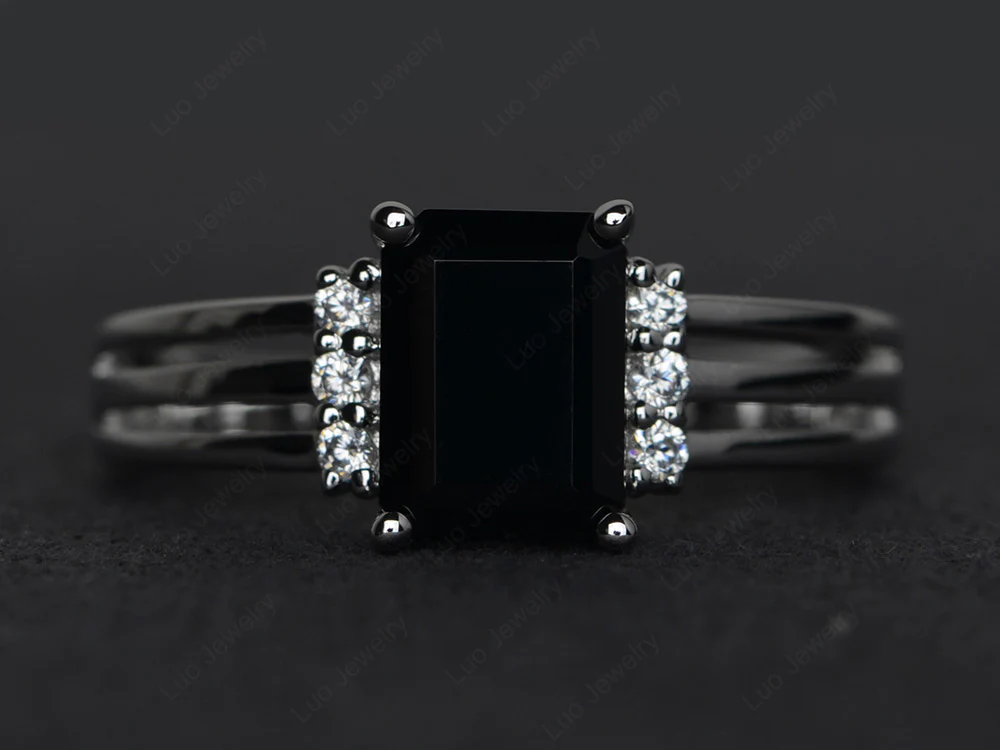 Black Spinel Three Split Shank Ring