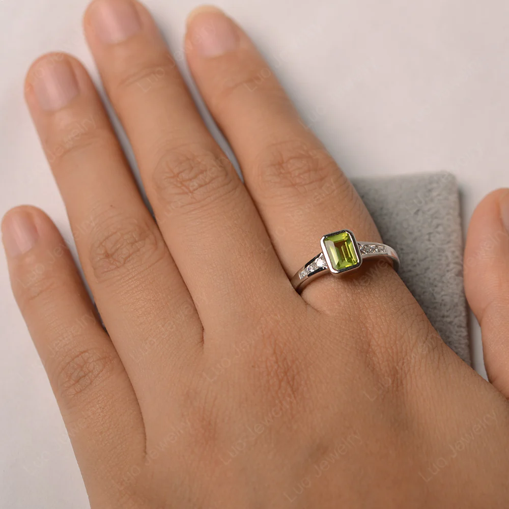 Peridot Emerald Cut Bezel Ring - Image 4