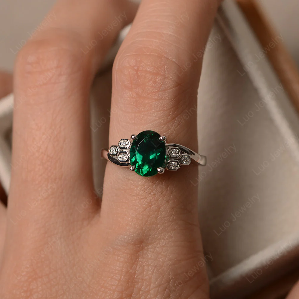 Oval Cut Emerald Honeycomb Ring - Image 4