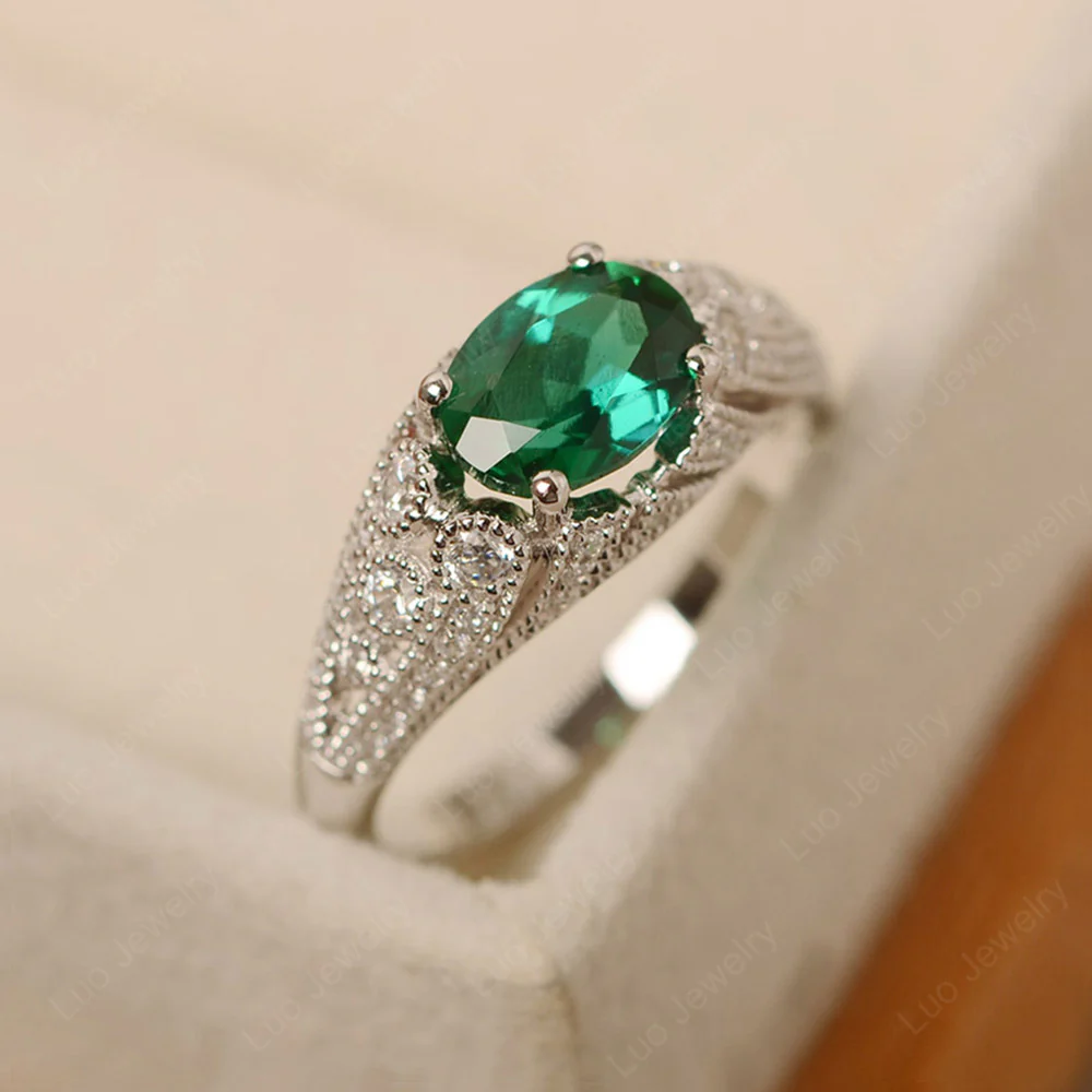 Vintage Horizontal Oval Cut Emerald Ring - Image 3