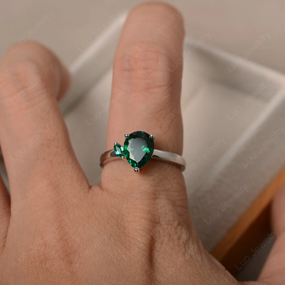 Unique Pear Shaped Emerald Ring - Image 4
