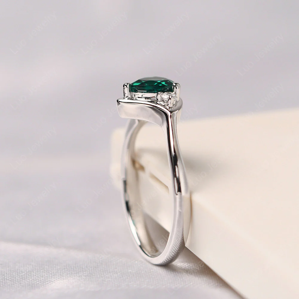 Scalloped Emerald Engagement Ring - Image 4