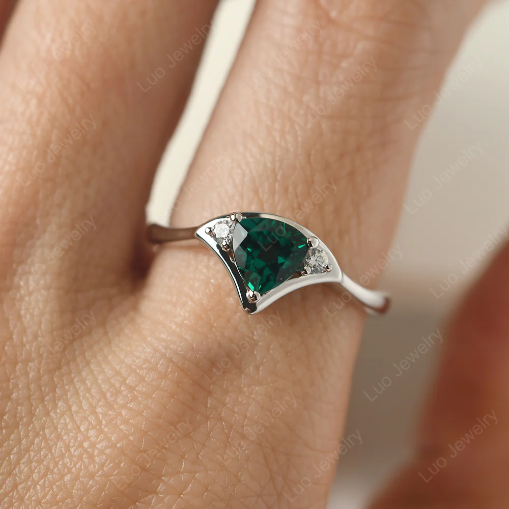 Scalloped Emerald Engagement Ring - Image 5