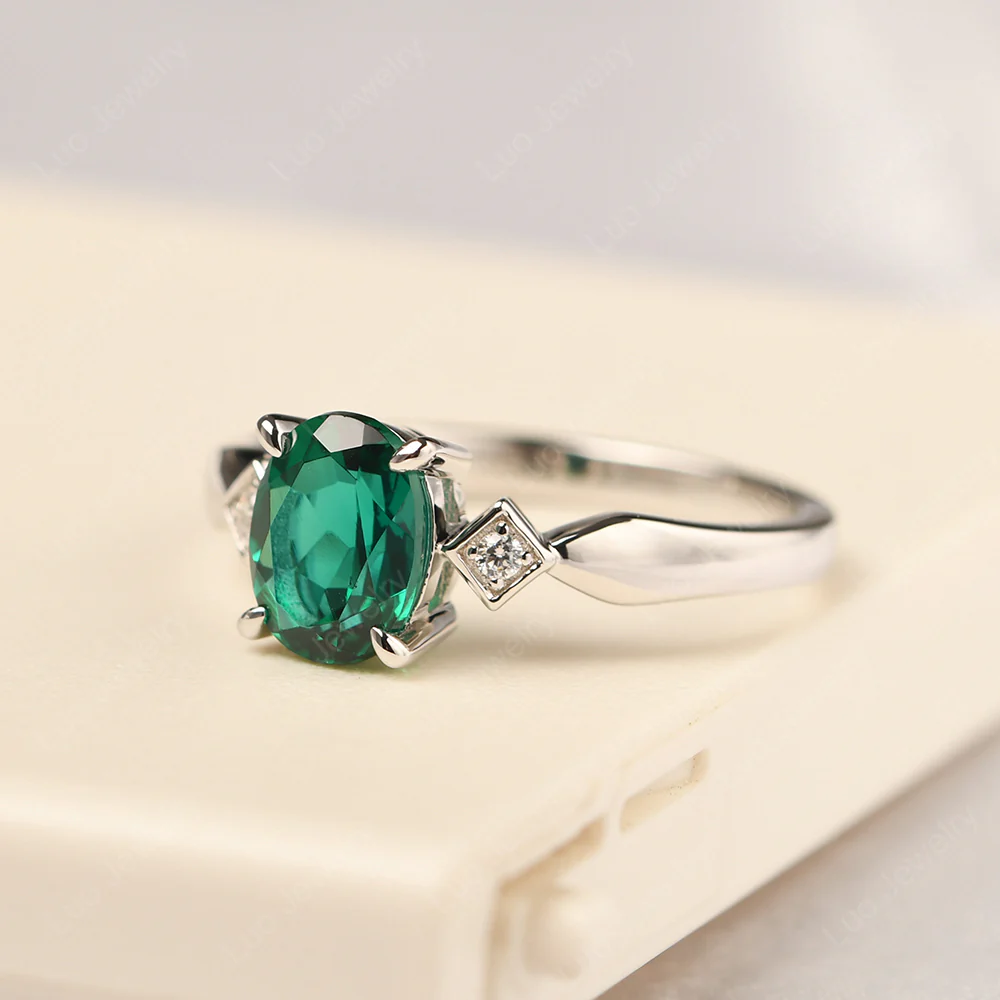 Antique Style Emerald Ring - Image 2