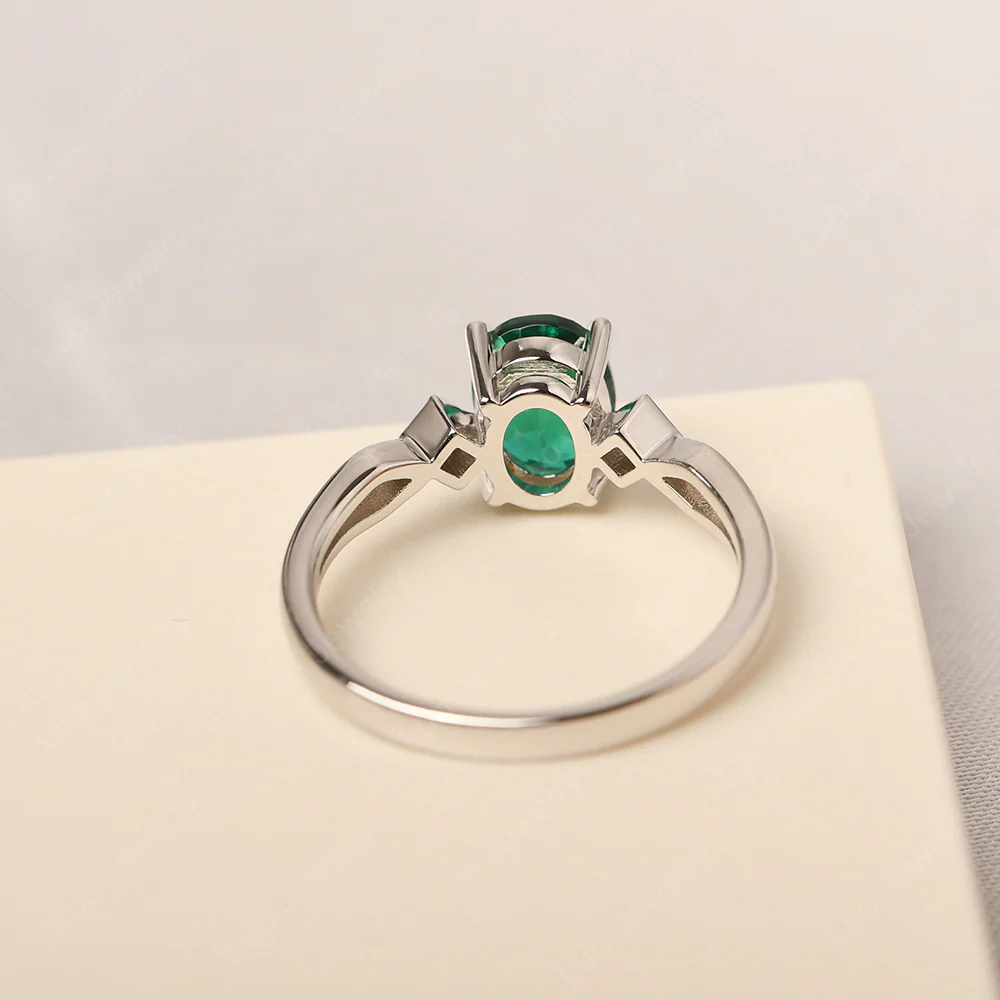 Antique Style Emerald Ring - Image 3