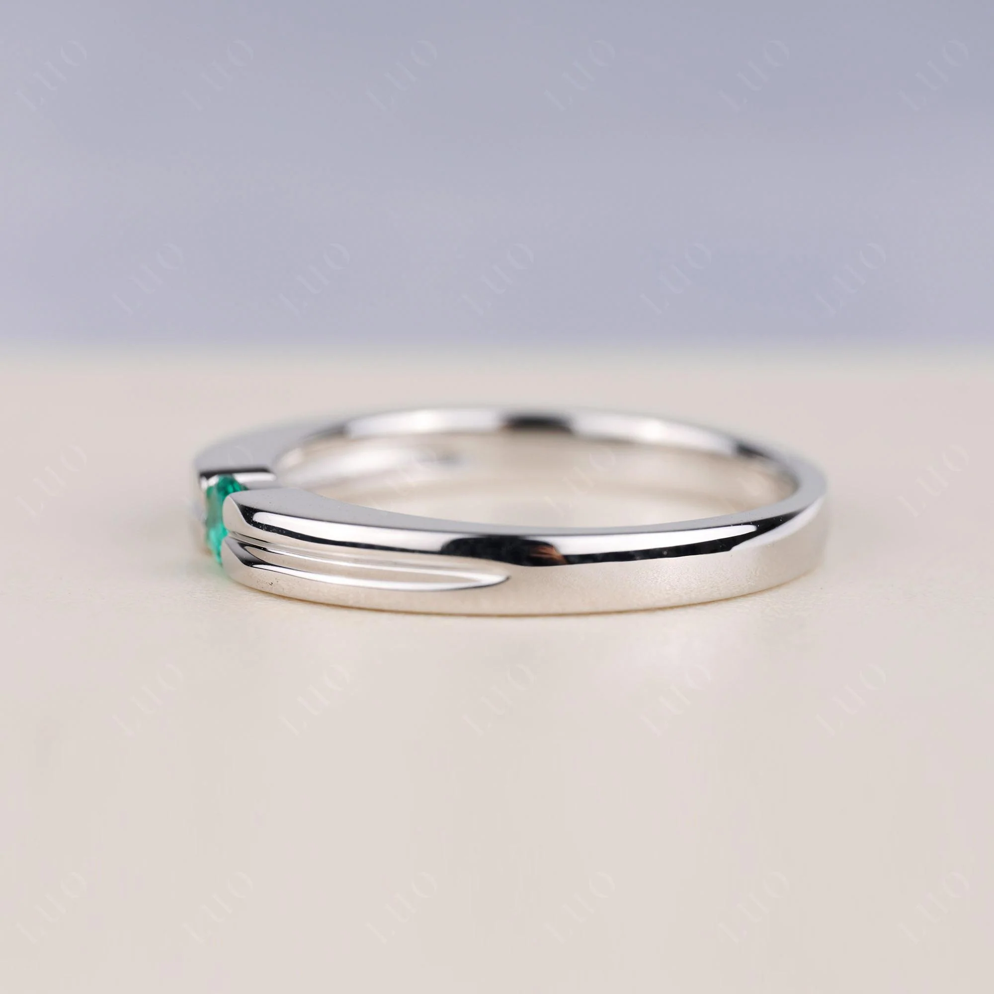 Emerald Solitaire Band Ring - Image 3