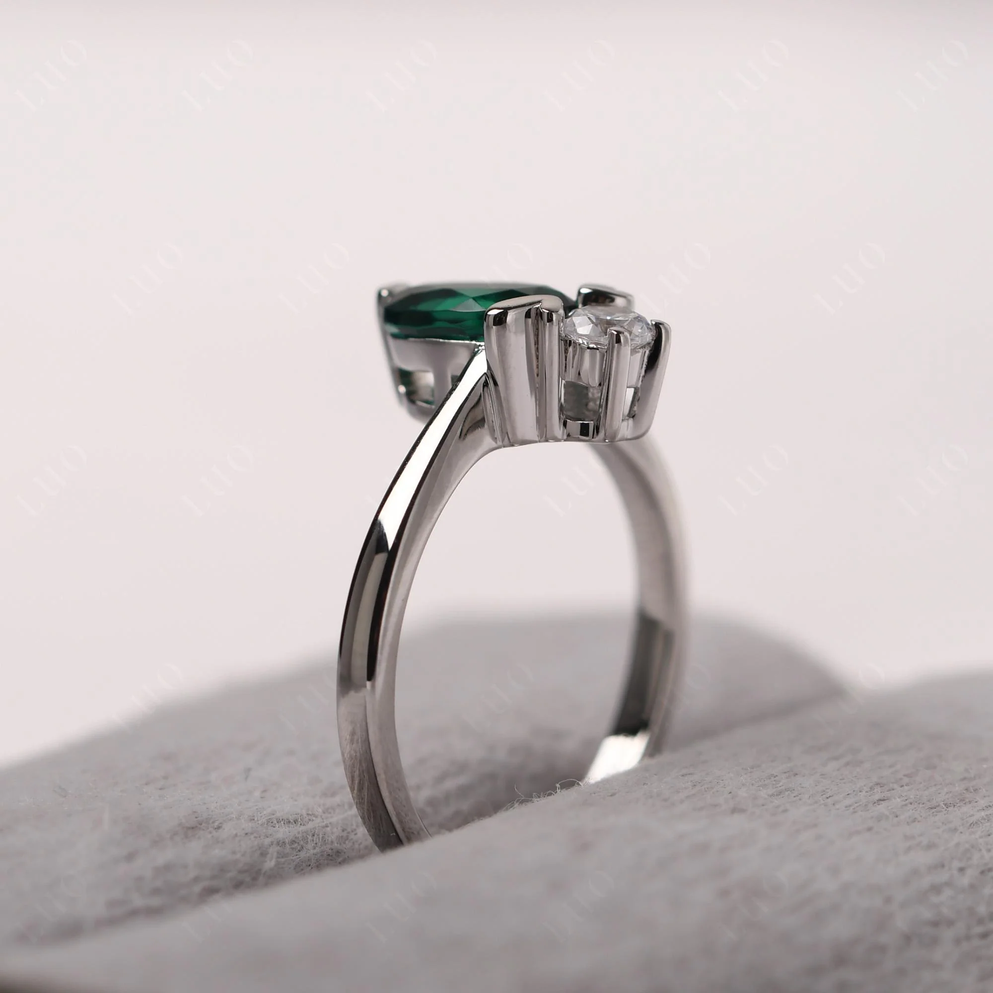 Emerald Bumble Bee Ring - Image 13