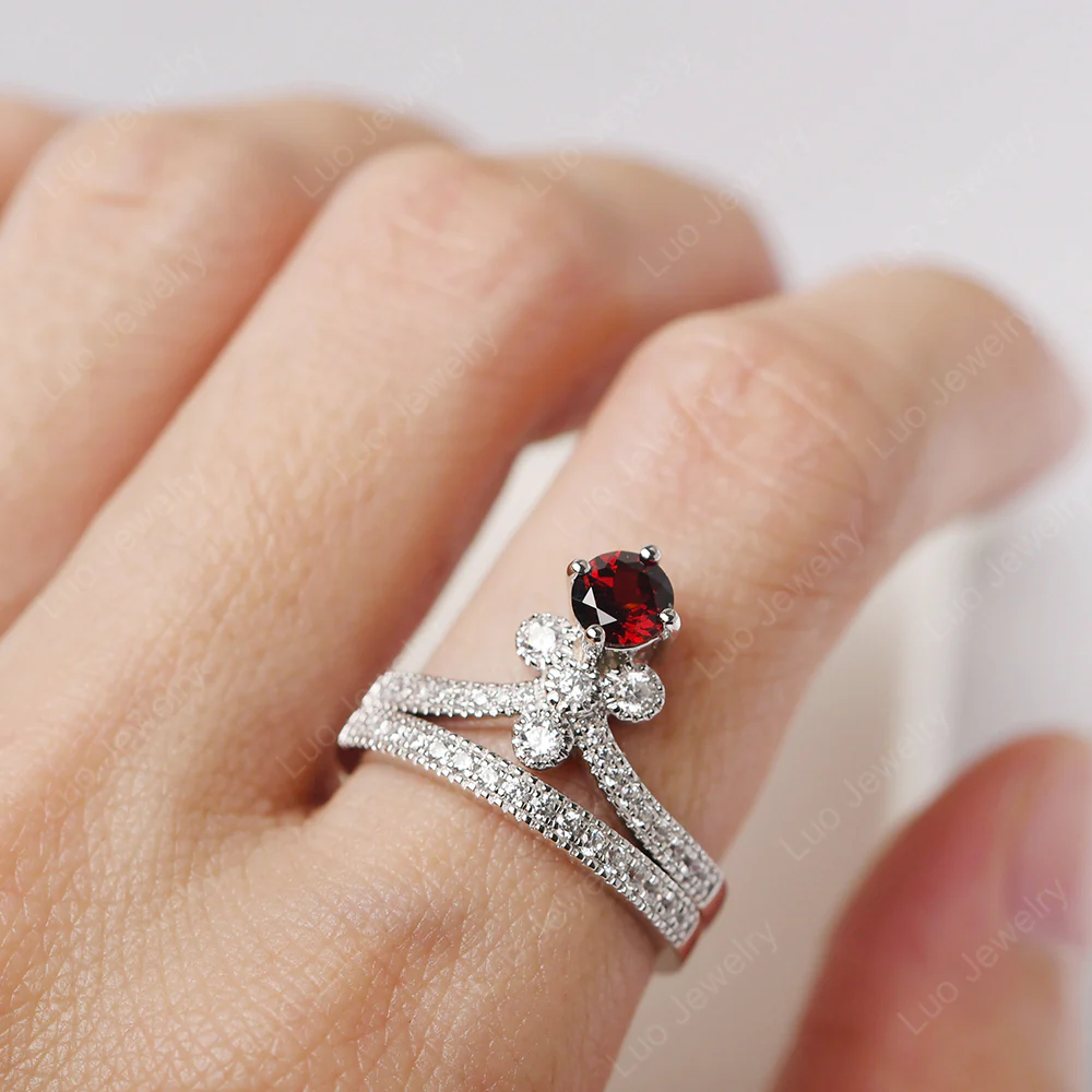 Garnet Milgrain Bridal Ring Set - Image 5