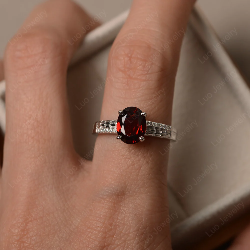 Vintage Style Oval Cut Garnet Ring - Image 4