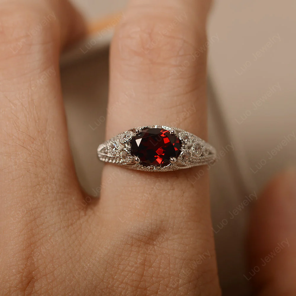 Vintage Horizontal Oval Cut Garnet Ring - Image 6