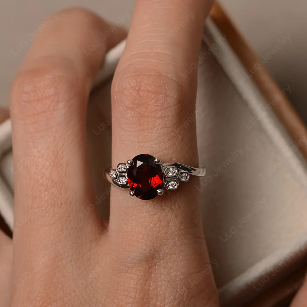 Oval Cut Garnet Honeycomb Ring - Image 4