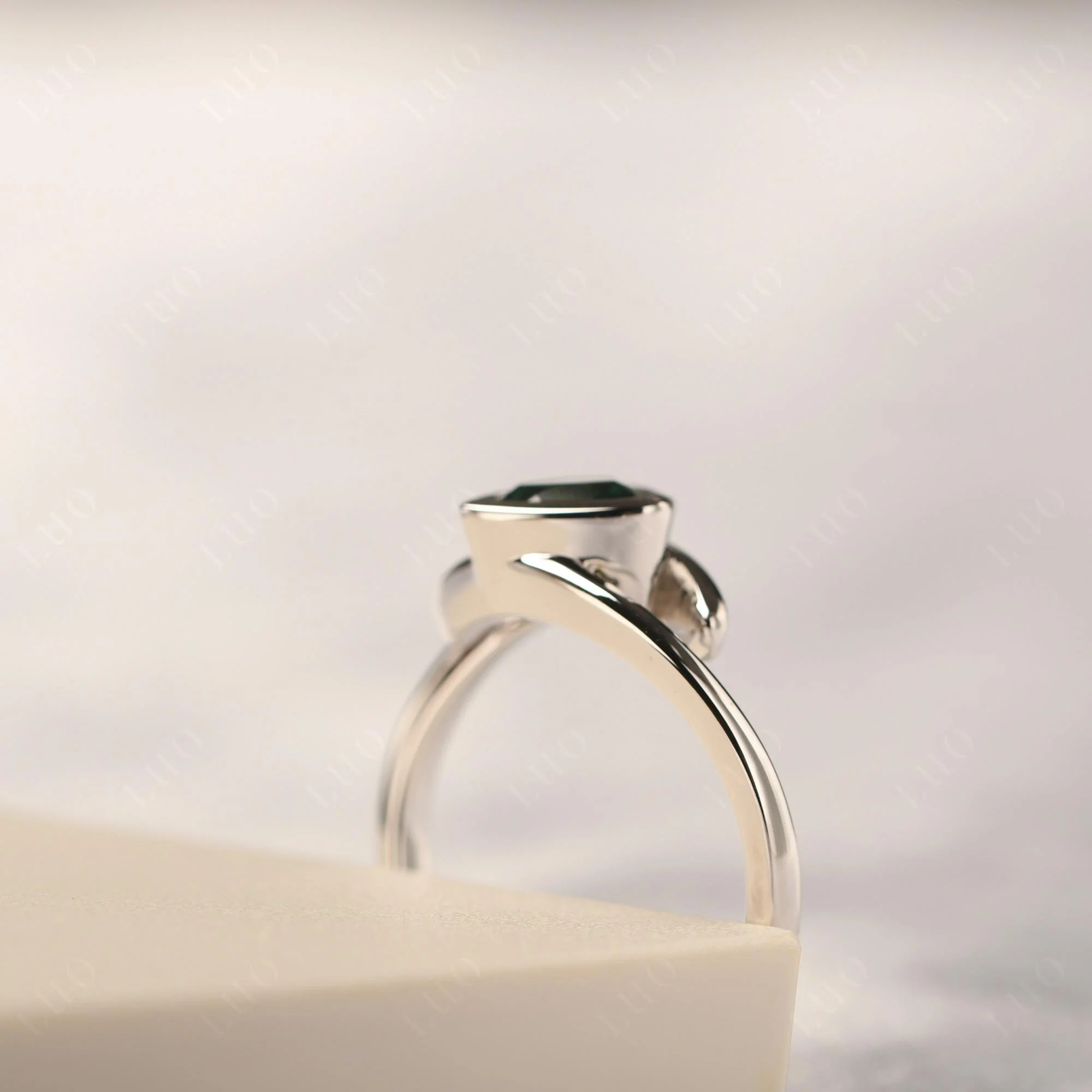 Bezel Set Green Sapphire Ring - Image 13