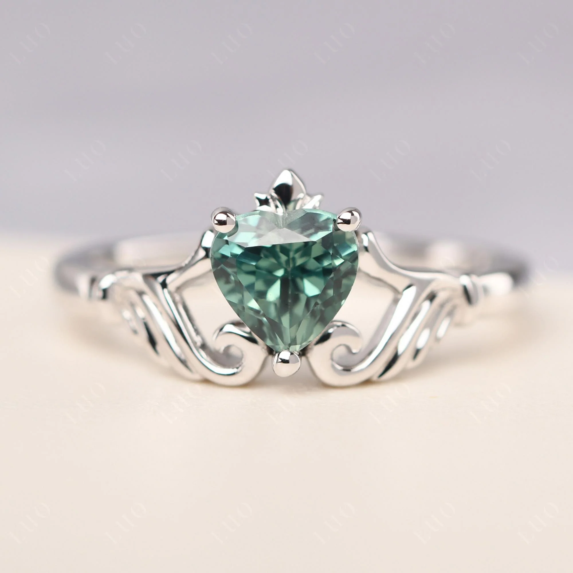 Green Sapphire Women's Claddagh Ring - Image 29