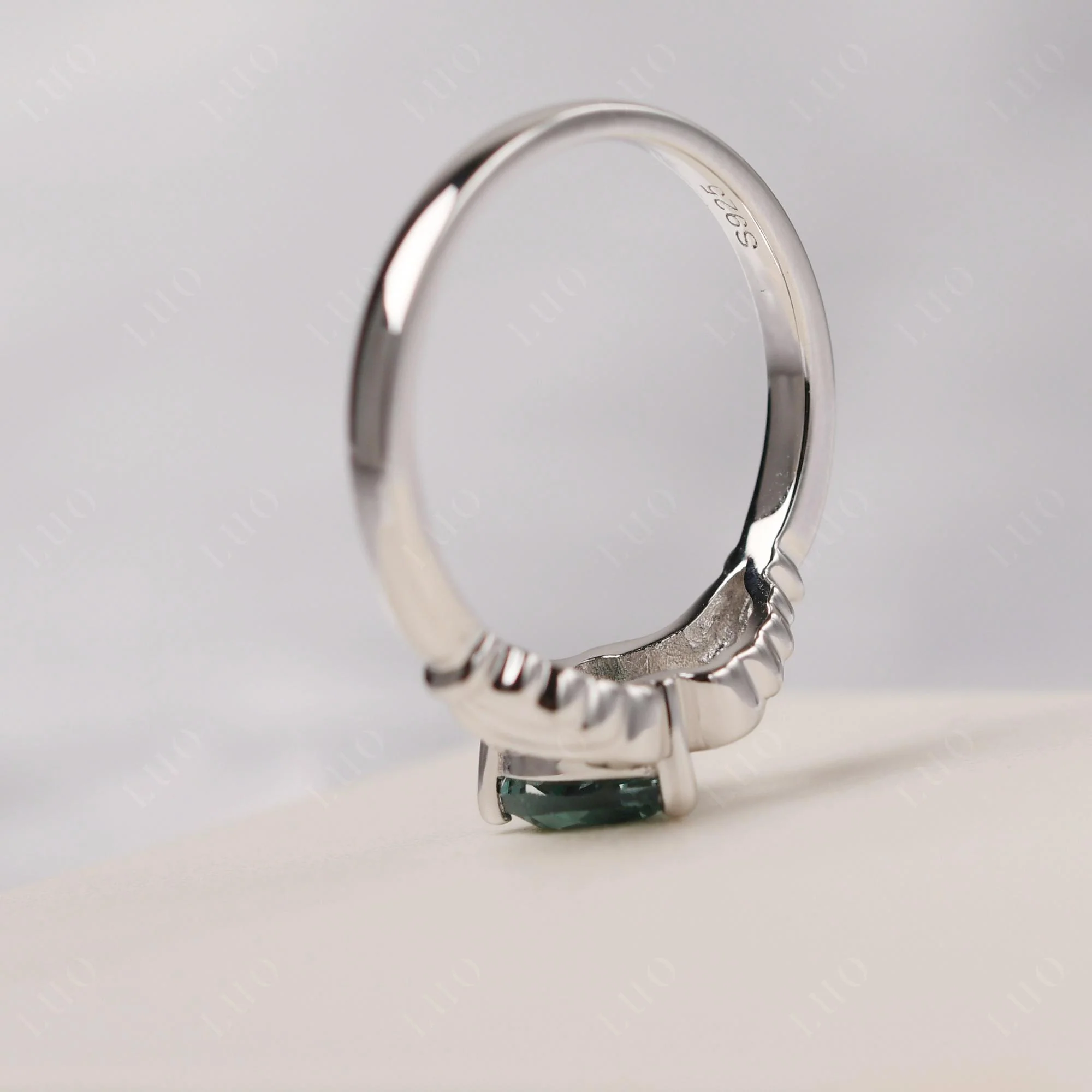 Green Sapphire Women's Claddagh Ring - Image 32