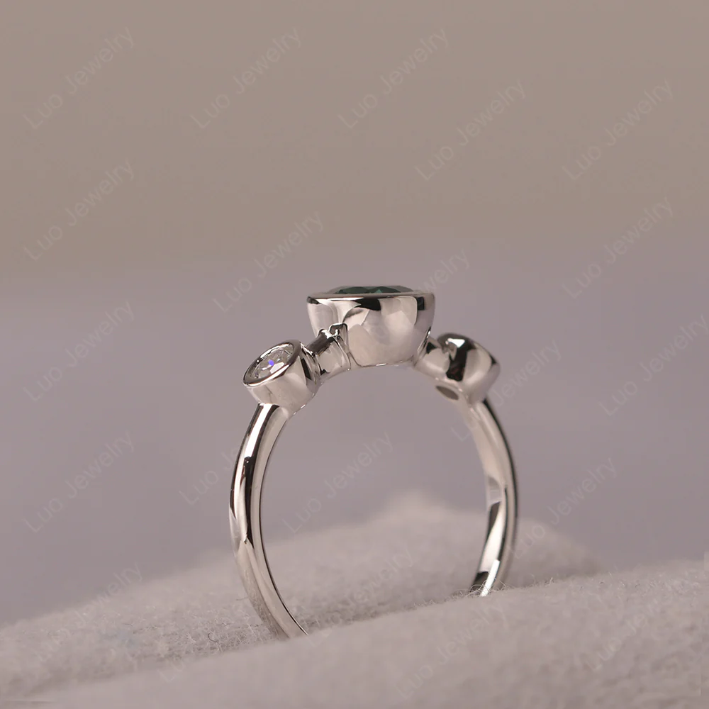 Green Sapphire 3 Stone Bezel Set Ring - Image 4