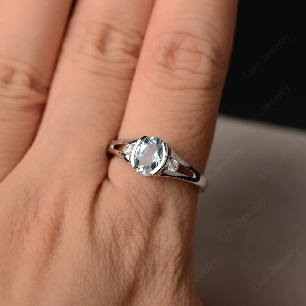 Half Bezel Set Oval Aquamarine Ring - Image 4