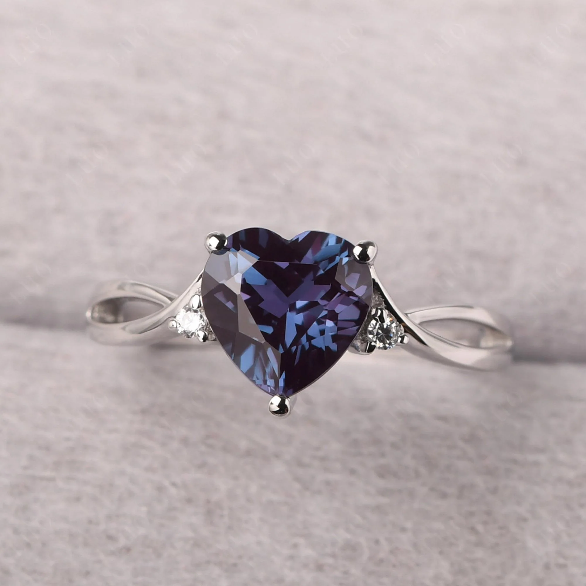 Heart Shaped Alexandrite Ring - Image 30