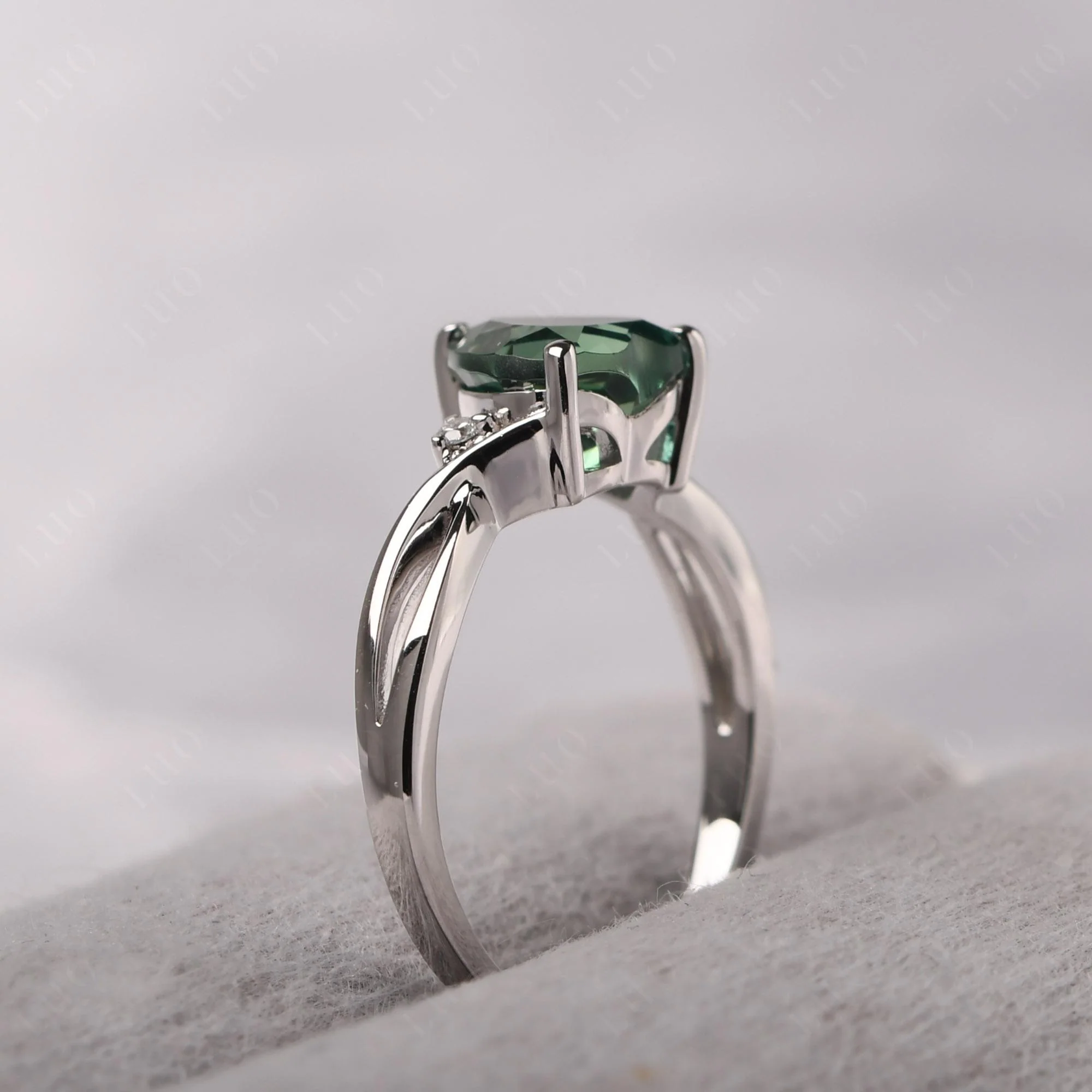 Heart Shaped Green Sapphire Ring - Image 32