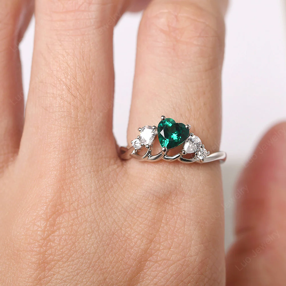 Heart Shaped Emerald Cluster Ring - Image 5