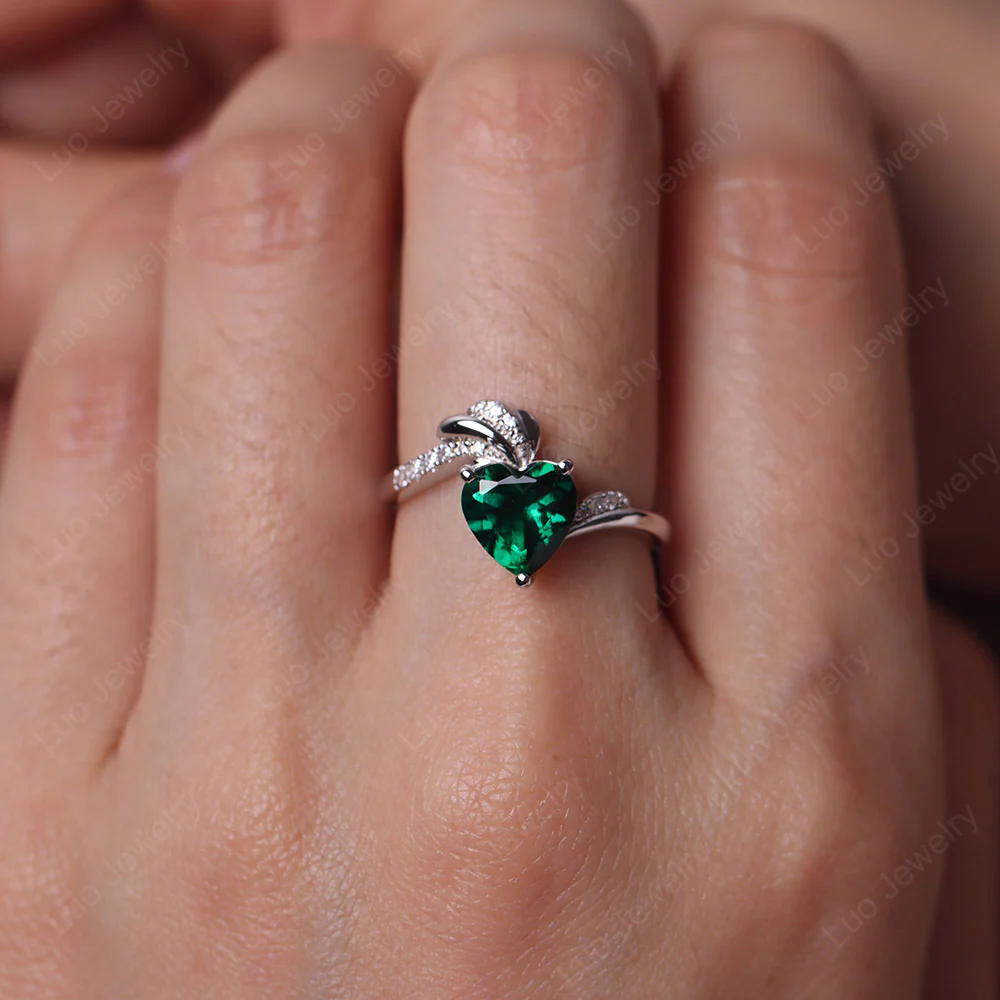 Heart Shaped Emerald Strawberry Ring - Image 5