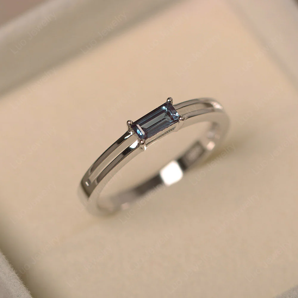 Alexandrite Split Shank Baguette Ring - Image 2
