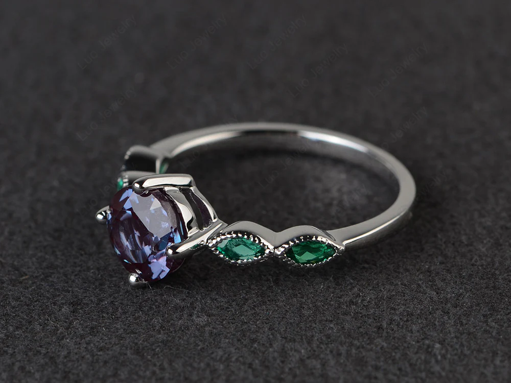 Alexandrite and Emerald Scalloped Band Ring - Image 2