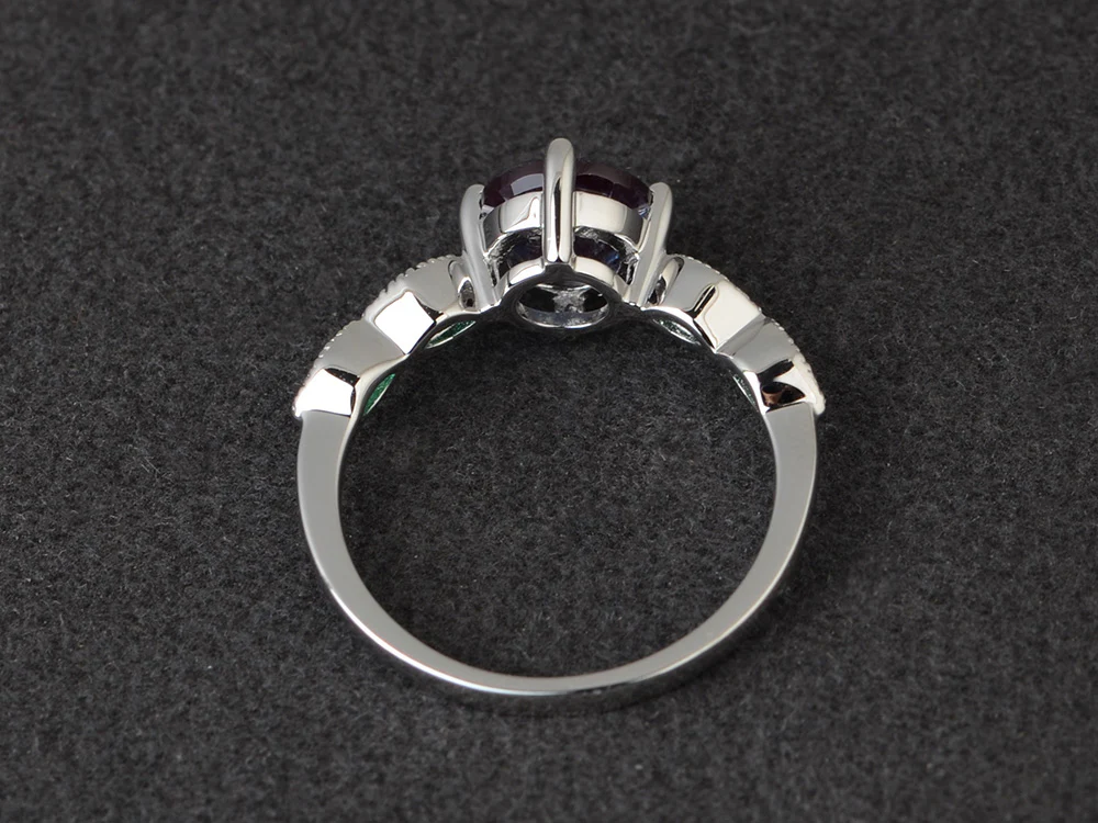 Alexandrite and Emerald Scalloped Band Ring - Image 3