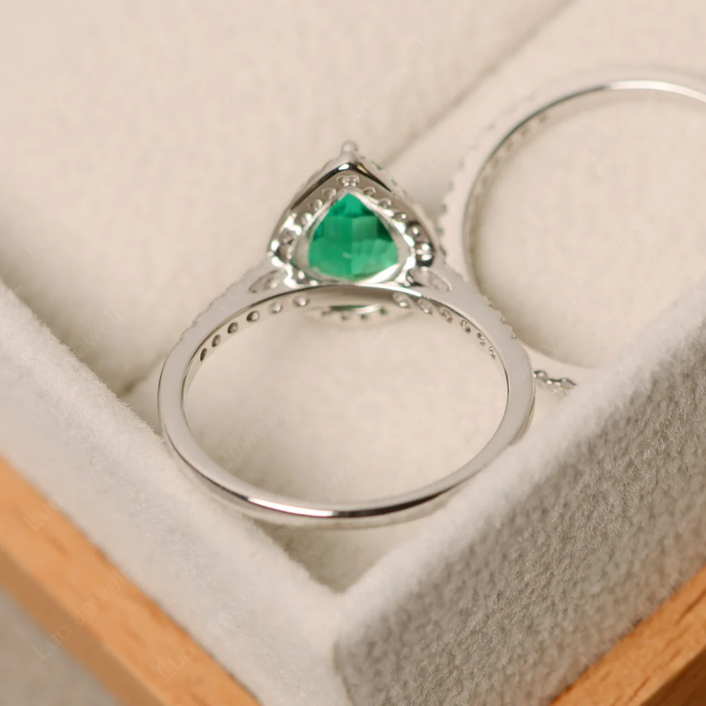 Emerald Pear Shaped Engagement Ring Set - Image 4