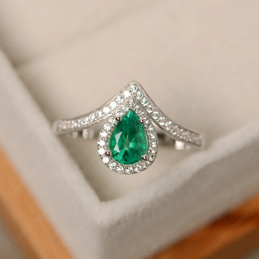 Teardrop Shaped Emerald Chevron Ring