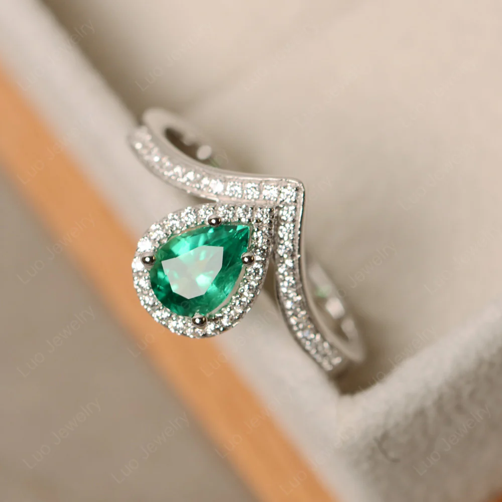 Teardrop Shaped Emerald Chevron Ring - Image 2