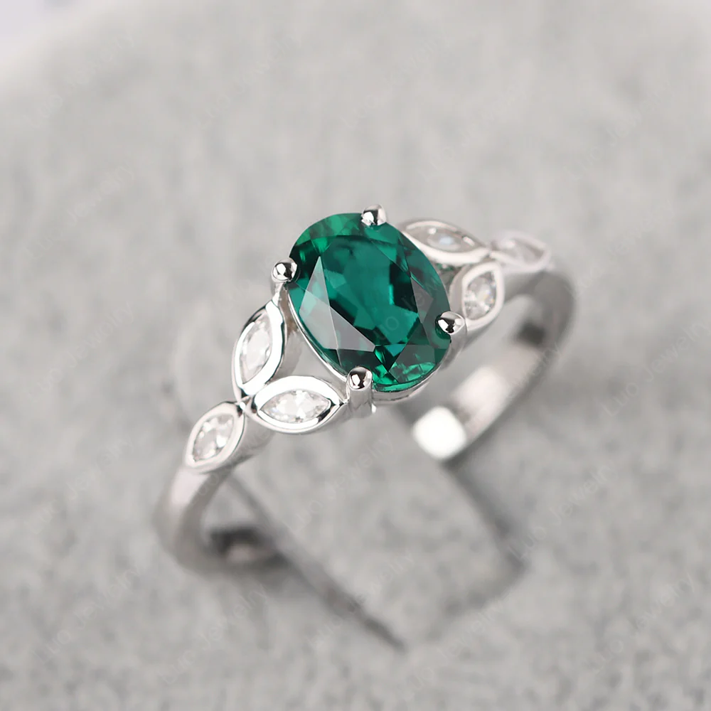 Oval Celtic Emerald Ring - Image 2